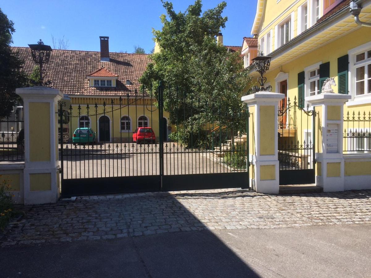 Ferienwohnung Im Gruenen Auf Idyllisch Gelegenen Gutshof Und Doch So Zentral 발드슈트티엔겐 외부 사진